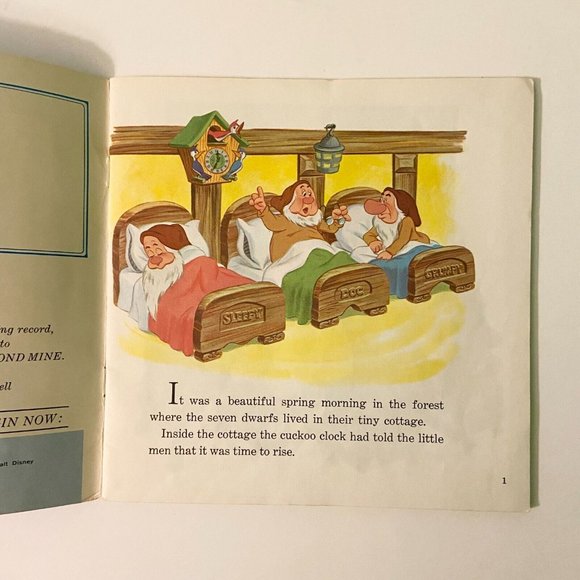 Vintage 1967 Disney The Seven Dwarfs 7 Inch Record and Book - Picture 8 of 15